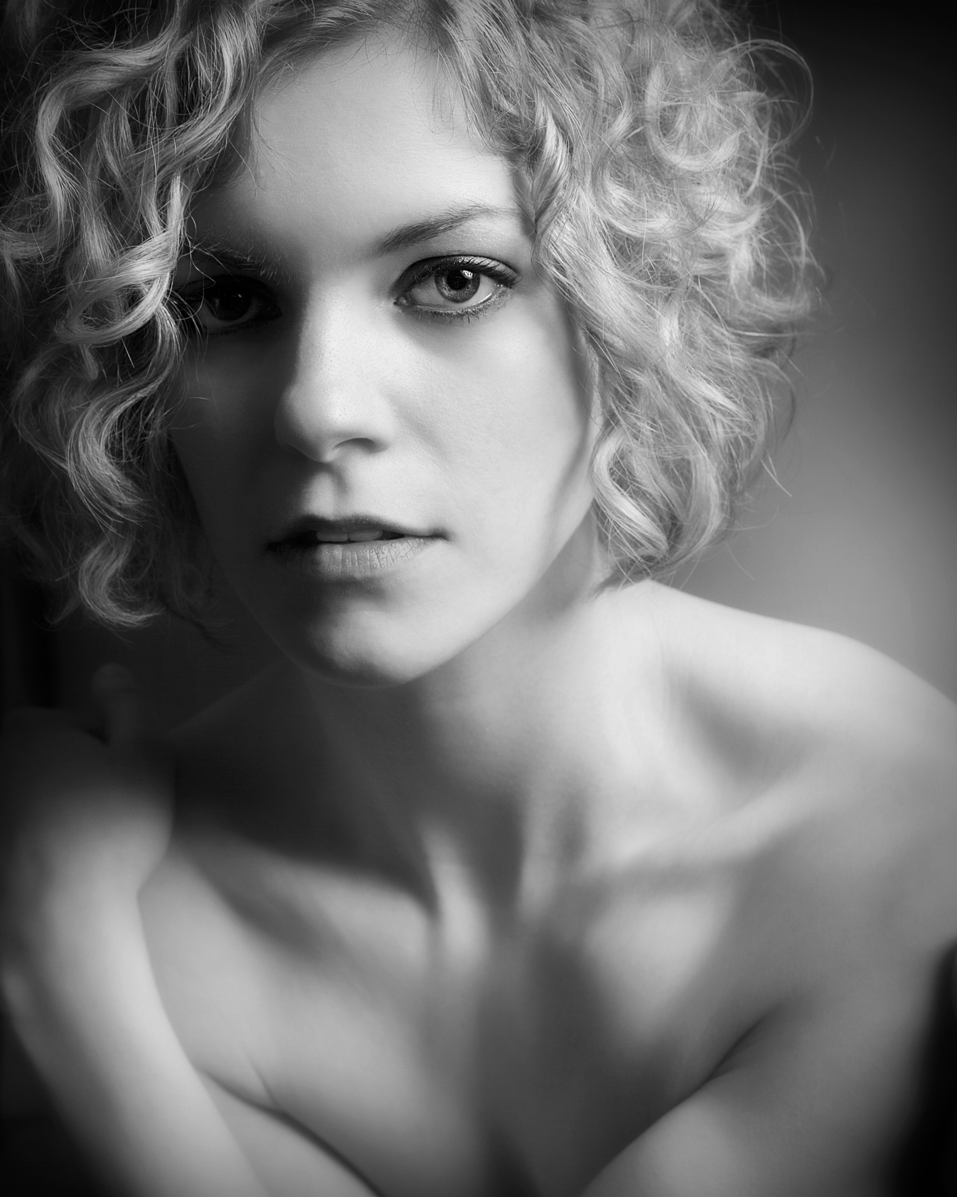 Erin2 069ver3bw-2